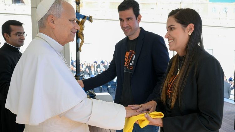 Edwin Costa ao encontrar o Papa Leão XIV ao final da Audiência Geral