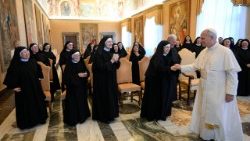 O Papa com as monjas da Federação dos Mosteiros Agostinianos da Itália, Mãe do Bom Conselho