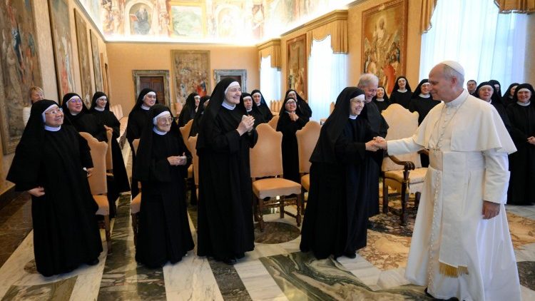 O Papa com as monjas da Federação dos Mosteiros Agostinianos da Itália, Mãe do Bom Conselho