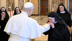 Leone XIV e suor Mariarosa Guerrini presidente della Federazione Monasteri Agostiniani d'Italia "Madre del Buon Consiglio"