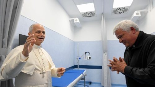 Papst Leo XIV. weiht Radiologie-Dienst bei den Kolonnaden ein