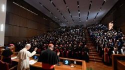 Đức Thánh Cha Lêô XIV  chủ sự lễ khai giảng năm học mới tại Đại học Giáo hoàng Laterano, ngày 14.11.2025.