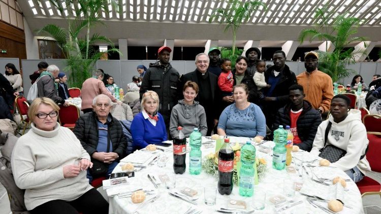 Convives salle Paul VI