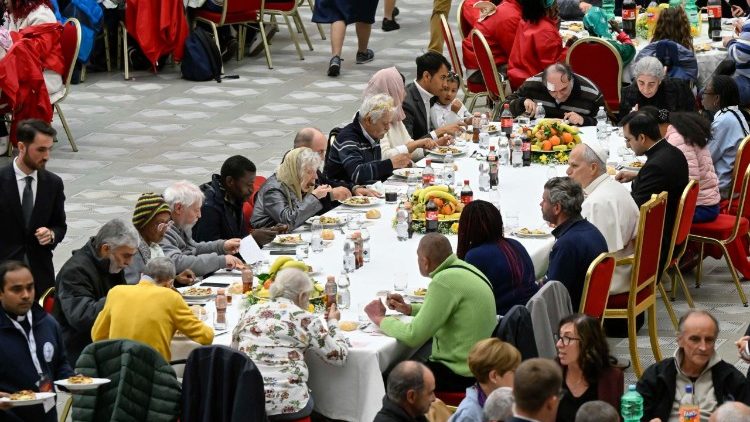 Wspólny obiad w Auli Pawła VI