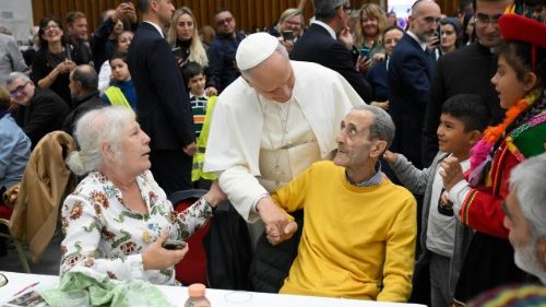 A la mesa con el Papa, donde el hambre encuentra alivio, amistad y esperanza