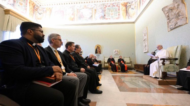 Il Papa riceve il Comitato Direttivo della Federazione Biblica Cattolica