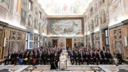 Encuentro del Papa León XIV con los participantes en el IX Seminario de Ética en el Gerenciamiento de la Salud.