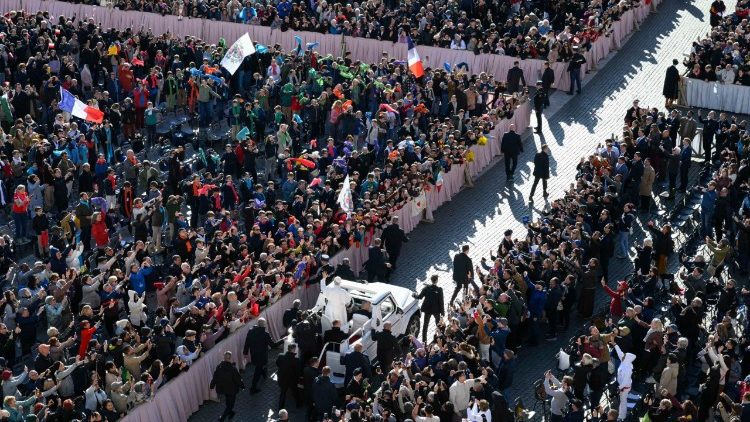 Jedna z audiencji jubileuszowych. Plac św. Piotra, fot. Vatican Media