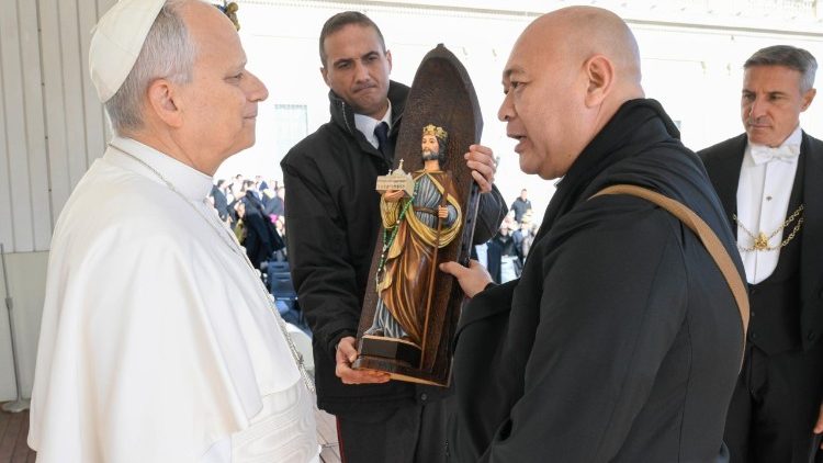 Kukutana na kusalimiana na mahujaji baada ya katekesi