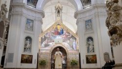 Le Pape Léon XIV rencontrant les évêques d'Italie en la basilique Sainte-Marie-des-Anges, où saint François est décédé, à Assise (Ombrie, Italie), le 20 novembre 2025.