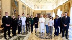 Papież z młodzieżą ukraińską oraz matkami i żonami oczekującymi na powrót bliskich