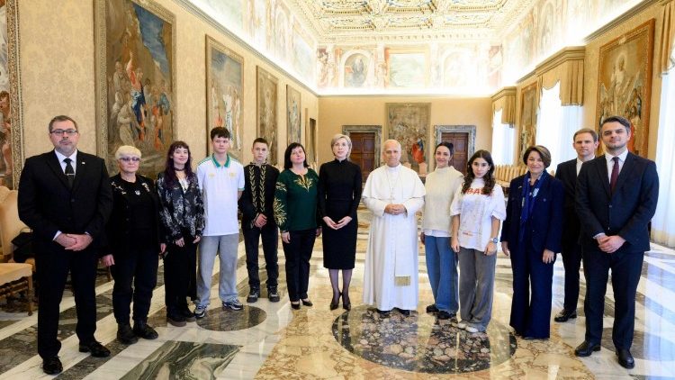 Papież z młodzieżą ukraińską oraz matkami i żonami oczekującymi na powrót bliskich