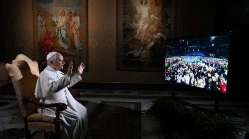 Il Papa ai giovani: è il tempo di sognare in grande, siete il presente della Chiesa