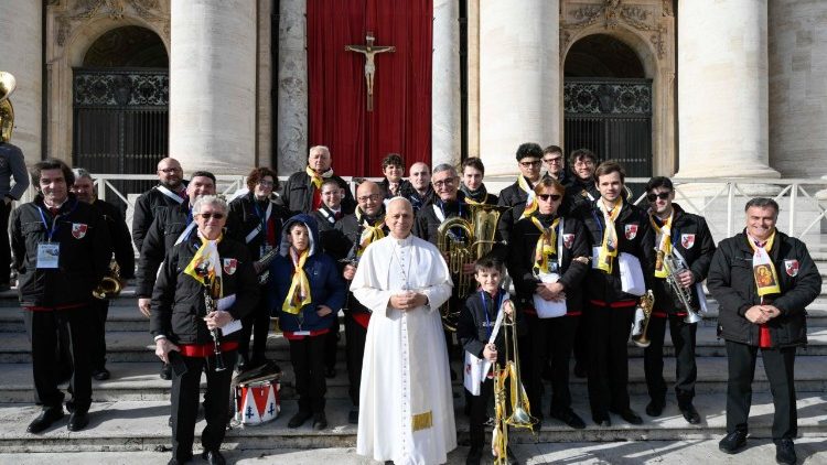 Леў XIV з аркестрам , які прыбыў Юбілей Хораў і Музычных Калектываў