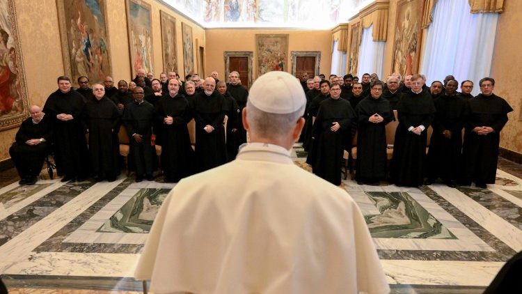 Il Papa saluta i partecipanti al Capitolo generale dell'Ordine dei Servi di Maria