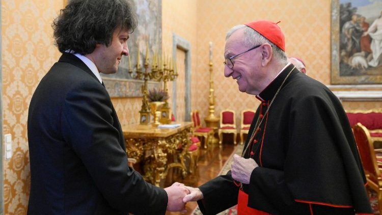 Irakli Kobakhidze et le cardinal Pietro Parolin, Secrétaire d'État du Saint-Siège.