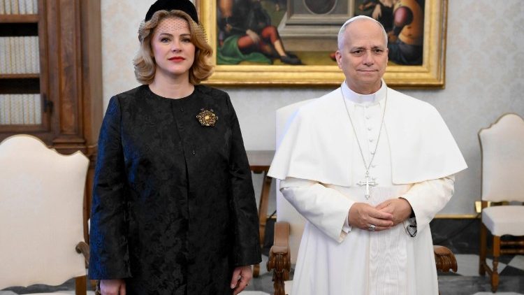 2025.11.24 Papa alikutana na Bi Evika Silina, Waziri Mkuu wa Latvia.