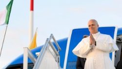 O Papa partiu na manhã desta quinta-feira (27/11) para a sua primeira viagem apostólica