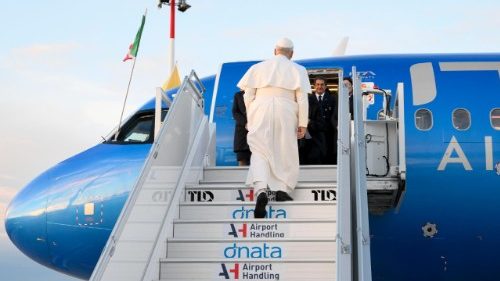 Papa Leão XIV inicia sua primeira viagem apostólica