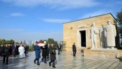 2025.11.27 Viaggio Apostolico in Turkiye - Visita al Mausoleo di Ataturk