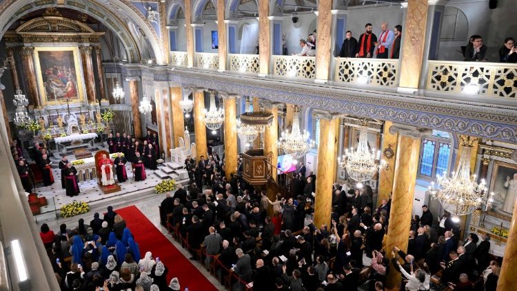 Una panoramica dell'interno della cattedrale
