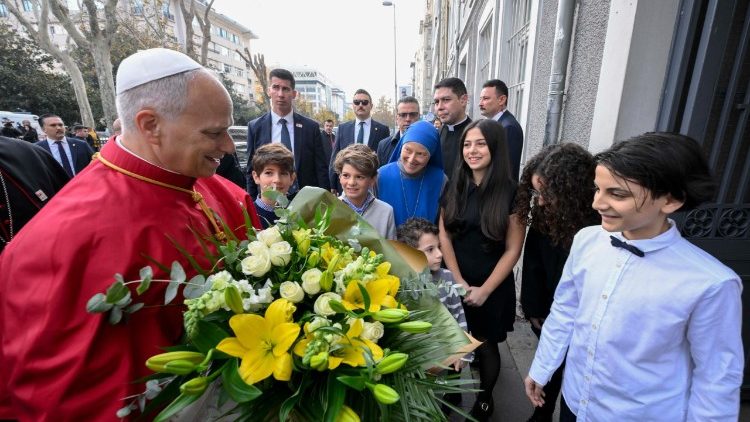 Đức Thánh Cha gặp gỡ và cầu nguyện với các giám mục, linh mục, phó tế, tu sĩ và nhân viên mục vụ tại Istanbul