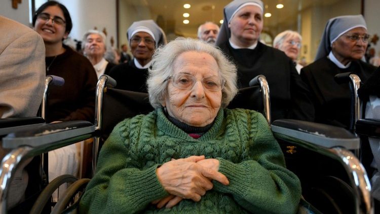 2025.11.28 Viaggio Apostolico in Turkiye - Visita alla casa di accoglienza per anziani delle Piccole Sorelle dei Poveri