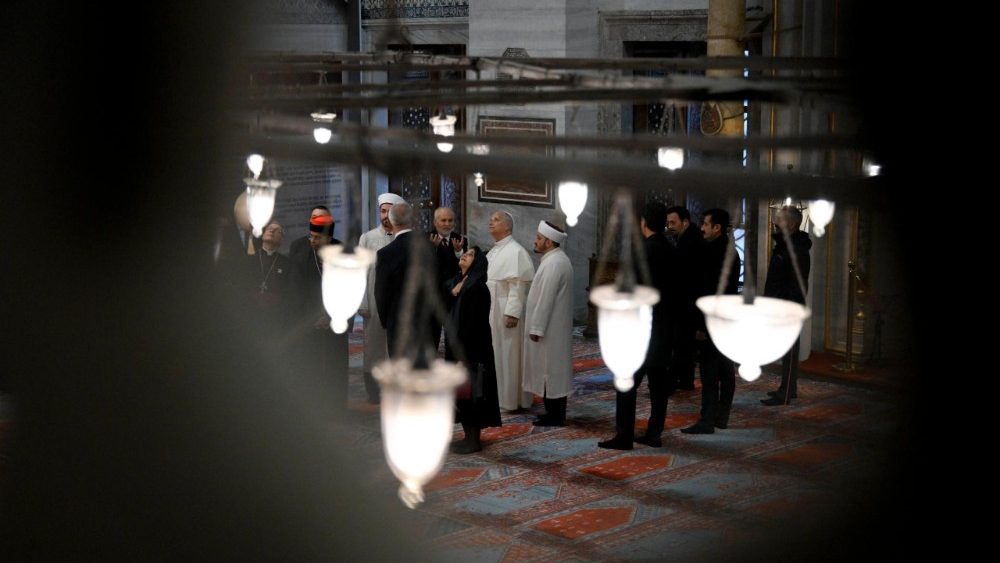 2025.11.29 Viaggio Apostolico in Turkiye - Visita alla Moschea Sultan Ahmed
