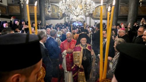 Istanbul: Papst nimmt an orthodoxer Lobpreis-Liturgie teil