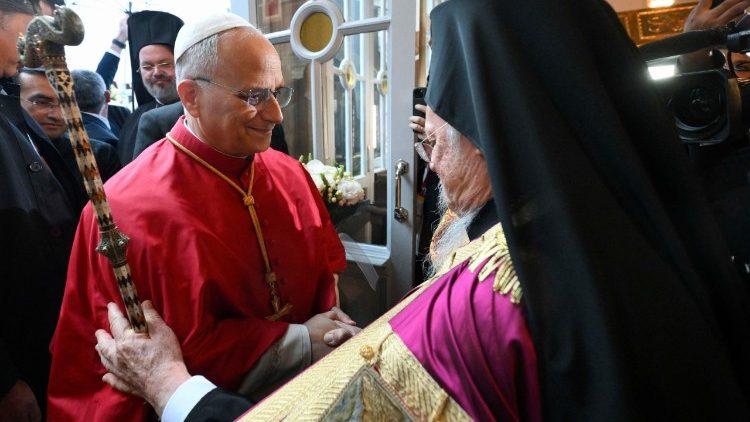 Il Papa accolto da Bartolomeo