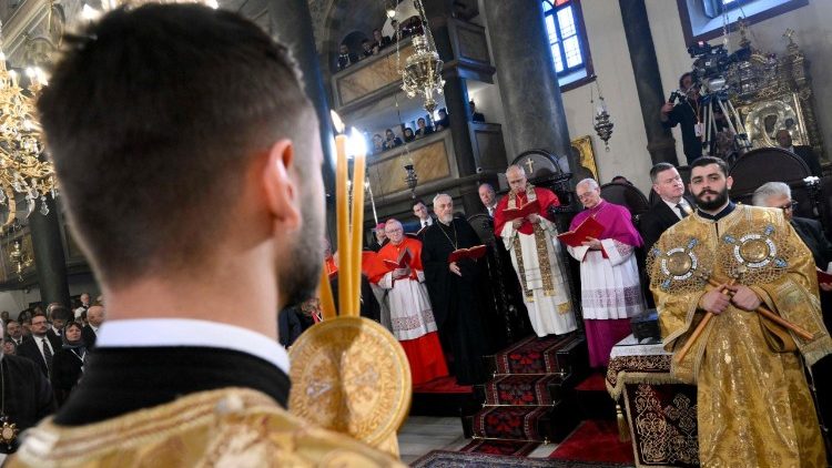 Ojciec Święty przypomniał o podjętych krokach, również na poziomie eklezjologicznym i kanonicznym, a także o osiągnięciach wspólnej komisji teologicznej, na drodze ku jedności