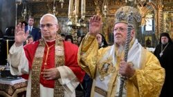 Påve Leo XIV och den grekisk ortodoxa patriarken Bartolomeus 