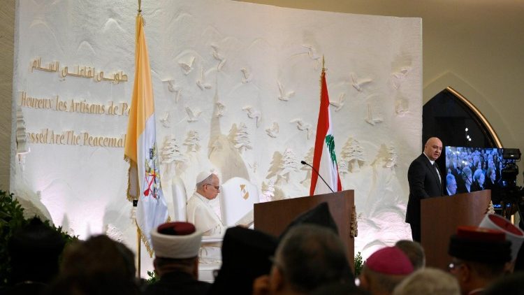 O Papa Leão XIV durante a saudação do presidente do Líbano, Joseph Aoun
