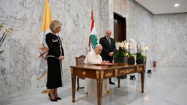 La firma del Libro d'Onore