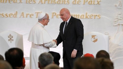 [T&ocirc;ng du Libăng] Diễn văn của Đức Th&aacute;nh Cha trước ch&iacute;nh quyền, x&atilde; hội d&acirc;n sự v&agrave; ngoại giao đo&agrave;n