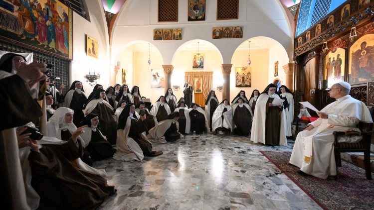 Il Papa dalle Sorelle Carmelitane della Theotokos a Harissa