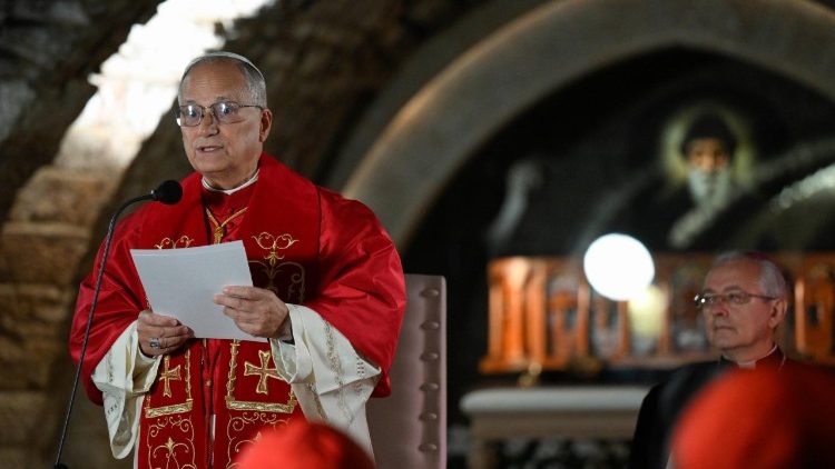 Pri hrobe sv. Charbela