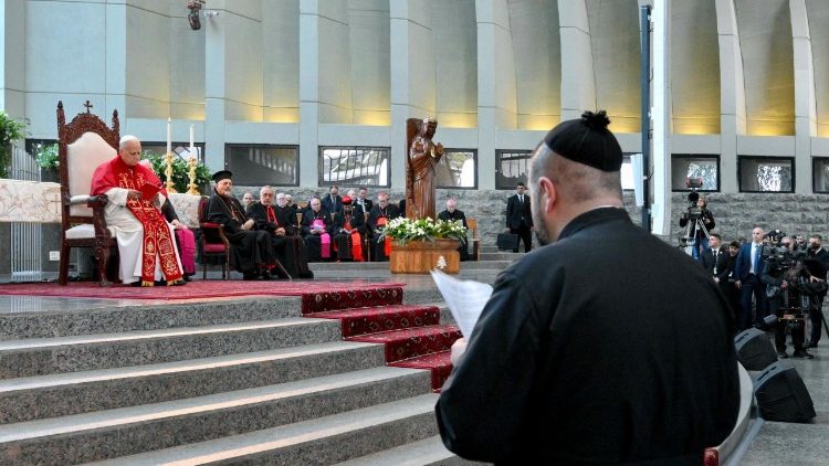 Padre Fouad Fahed ante el Papa León XIV