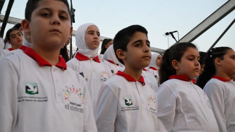 Chór dziecięcy śpiewał podczas powitania Leona XIV