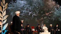 2025.12.01 Ziara ya Kitume nchini Lebanon-Mkutano wa Kiekumeni na Kidini katika Uwanja wa Mashahidi, Beirut.