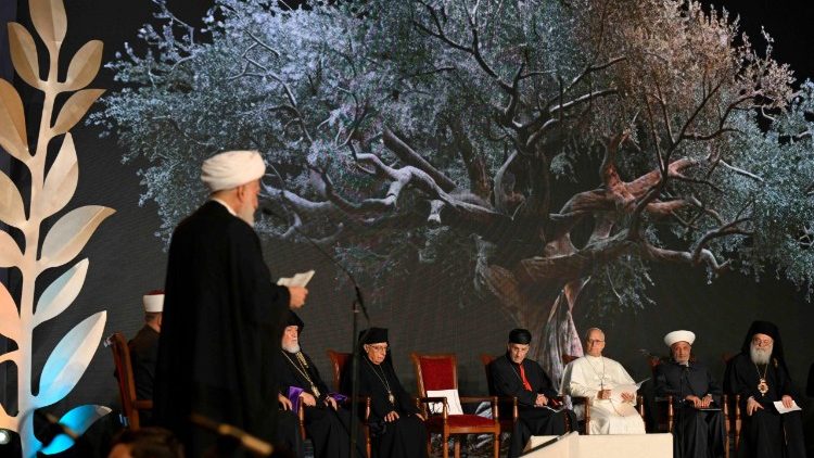2025.12.01 Ziara ya Kitume nchini Lebanon-Mkutano wa Kiekumeni na Kidini katika Uwanja wa Mashahidi, Beirut.