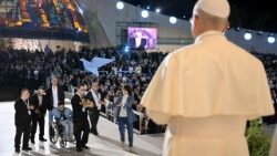 2025.12.01 Viaggio Apostolico in Libano - Incontro con i giovani nel piazzale antistante il Patriarcato di Antiochia dei Maroniti a Bkerke