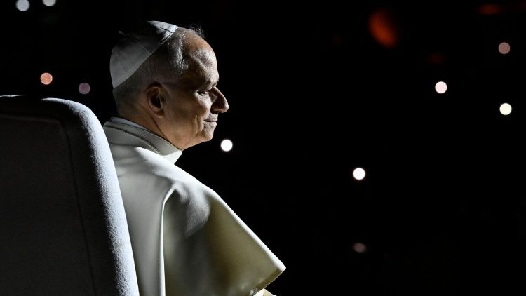 2025.12.01 Calatoria apostolică a papei Leon al XIV-lea în Liban. Întâlnirea cu tinerii din Piața Patriarhiei Maronite a Antiohiei, la Bkerke.