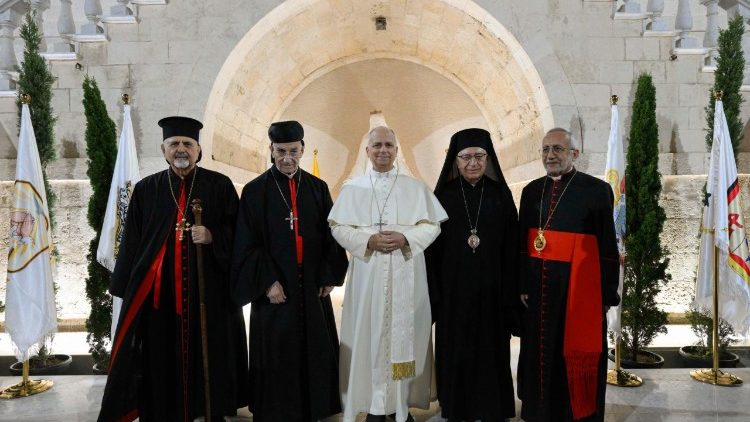 Spotkanie Leona XIV z katolickimi patriarchami i biskupi Libanu w czasie podróży apostolskiej do tego kraju (1 grudnia 2025 r.)