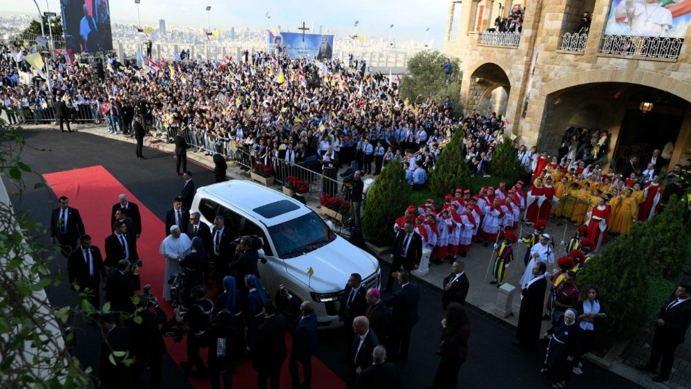 2025.12.02 Viaggio Apostolico in Libano - Visita agli operatori e assistiti dell'ospedale De La Croix a Jan ed Dib 