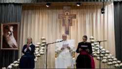 2025.12.02 Viaggio Apostolico in Libano - Visita agli operatori e assistiti dell'ospedale De La Croix a Jan ed Dib