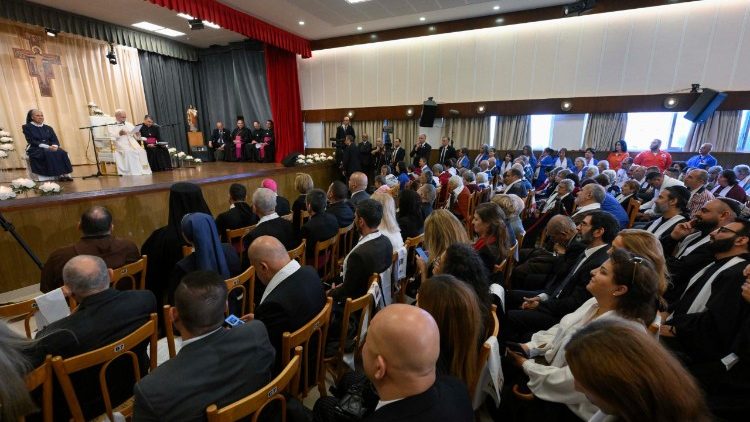 Um momento do encontro no Hospital de la Croix