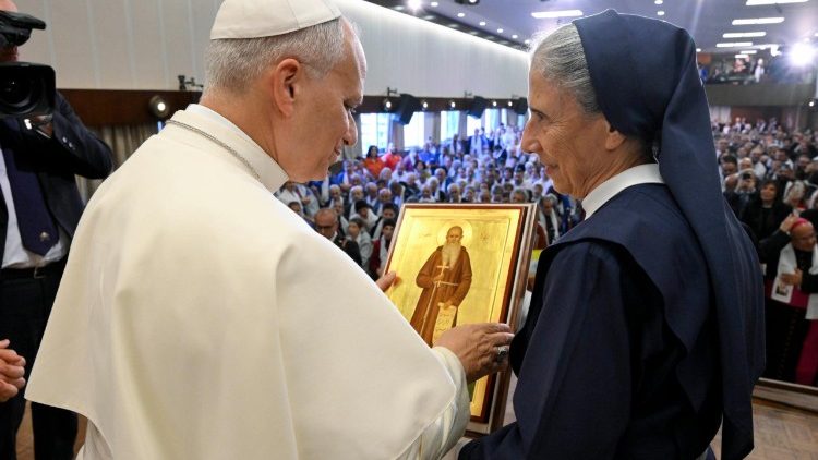 O Papa com a superiora da congregação das Irmãs Franciscanas da Cruz, Madre Marie Makhlouf