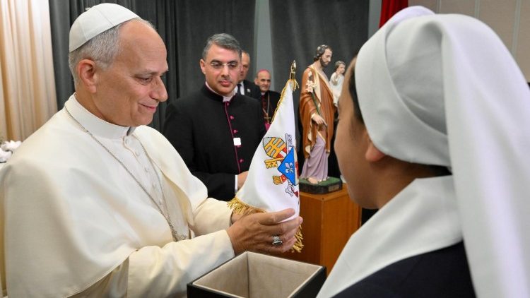 Đức Thánh Cha thăm các nhân viên và bệnh nhân của bệnh viện “de la Croix”