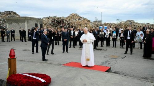 Pope Leo prays with victims' families at Beirut blast site